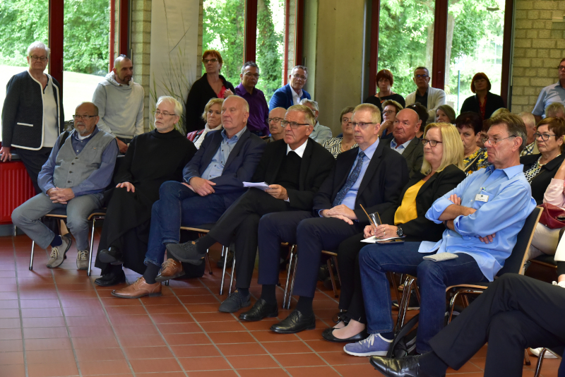 Eingeladene auf der Kreuzbund-Feier