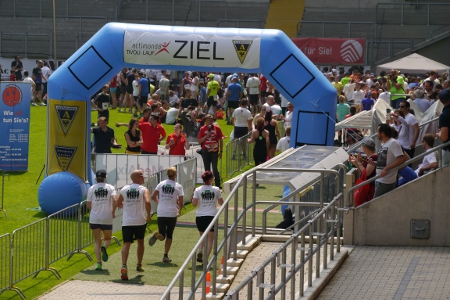 Zieleinlauf bei actimonda Tivoli-Lauf in Aachen